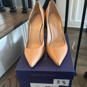 Stuart Weitzman Curvia Pump